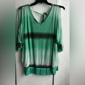 Beautiful top with dome sleeves perfect for an evening out ora fashionstatement